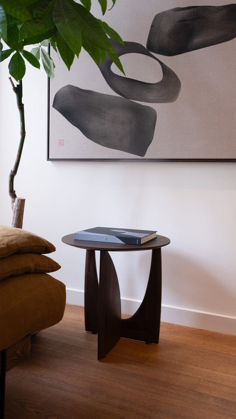 A salon table centerpiece